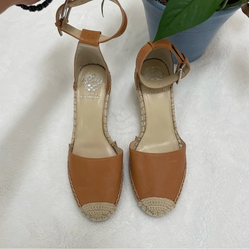 Vince Camuto Tan Espadrille‎ Sandals. Size 9 1/2 W/41